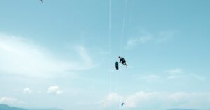 Kitesurfer beim Big Air Sprung - GKA Kite World Tour 2026 Mykonos