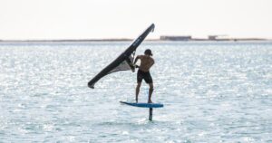 Wing Foiler auf Hydrofoil-Brett - Wing Foiling Trend 2026