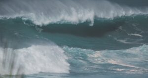 Maechtige brechende Welle - WSL 2026 Championship Tour Pipeline Finale